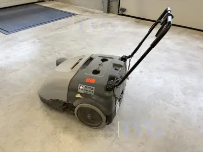 Kehrmaschine NILFISK SW 750 – kavel bij IVG, Luckenwalde