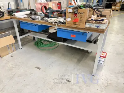 Werkbänke mit Stahlschrank (ohne Inhalt!) – kavel bij IVG, Luckenwalde
