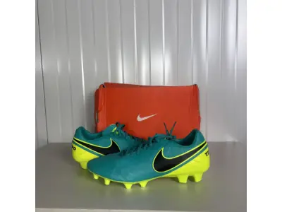 Nike Tiempo Mystic V FG Voetbalschoenen Maat 45 Nieuw – kavel bij XL Auctions