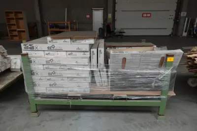Stapelbare metalen houder + inhoud – kavel bij Openbare Verkopen, Ouwegem