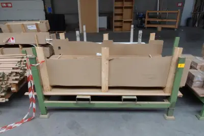 Stapelbare metalen houder + inhoud – kavel bij Openbare Verkopen, Ouwegem