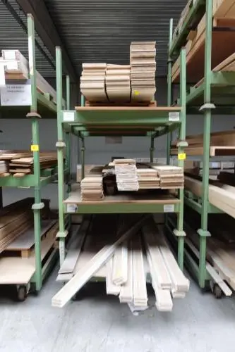 3x Stapelbare metalen houder + inhoud – kavel bij Openbare Verkopen, Ouwegem