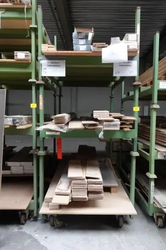 3x Stapelbare metalen houder + inhoud – kavel bij Openbare Verkopen, Ouwegem