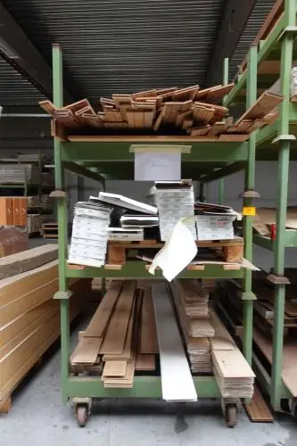 3x Stapelbare metalen houder + inhoud – kavel bij Openbare Verkopen, Ouwegem