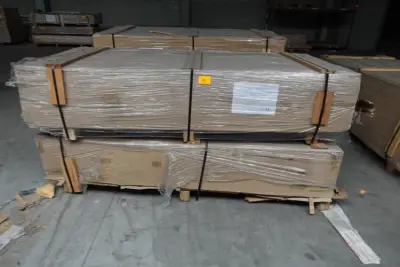2x Pallet houten deurlijsten – kavel bij Openbare Verkopen, Ouwegem