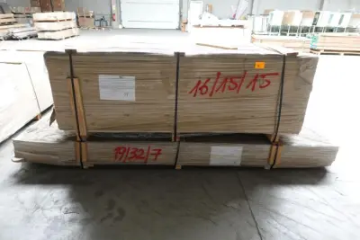2x Pallet houten deurlijsten – kavel bij Openbare Verkopen, Ouwegem
