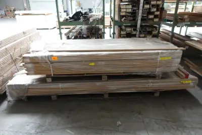 Pallet houten deurlijsten – kavel bij Openbare Verkopen, Ouwegem