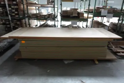 Pallet samengestelde MDF panelen – kavel bij Openbare Verkopen, Ouwegem