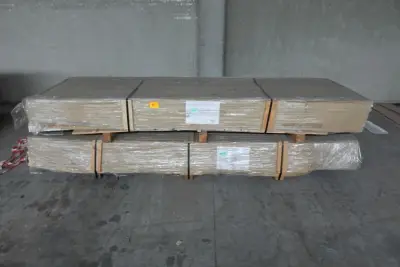 2x Pallet houten deurlijsten – kavel bij Openbare Verkopen, Ouwegem