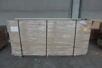 Pallet MDF deurkozijnen – kavel bij Openbare Verkopen, Ouwegem