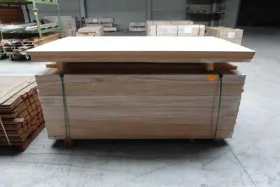 Pallet verlijmde eikenhouten lamellen – kavel bij Openbare Verkopen, Ouwegem