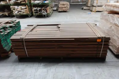 Pallet houten deurlijsten – kavel bij Openbare Verkopen, Ouwegem
