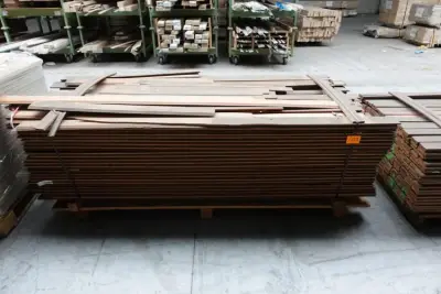 Pallet houten deurlijsten – kavel bij Openbare Verkopen, Ouwegem