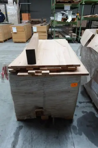 Pallet verlijmde houten lamellen – kavel bij Openbare Verkopen, Ouwegem
