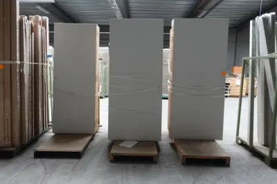 3x Houten deurhouder + inhoud – kavel bij Openbare Verkopen, Ouwegem