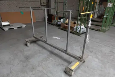 Verrijdbaar metalen droogrek – kavel bij Openbare Verkopen, Ouwegem