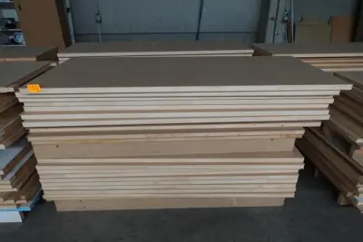 2x Pallet onafgewerkte binnendeuren – kavel bij Openbare Verkopen, Ouwegem