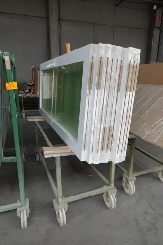 Verrijdbare metalen kar + inhoud – kavel bij Openbare Verkopen, Ouwegem