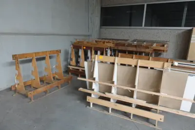 17x Houten glasbok – kavel bij Openbare Verkopen, Ouwegem