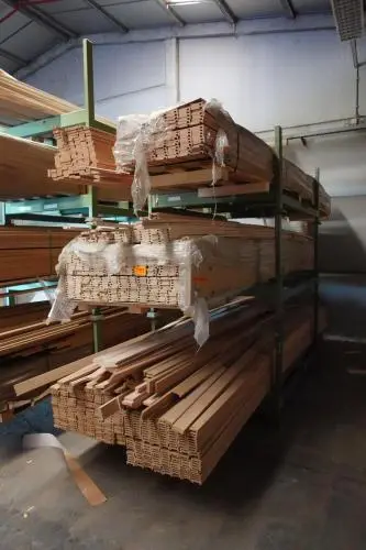 3x Stapelbare metalen houder + inhoud – kavel bij Openbare Verkopen, Ouwegem