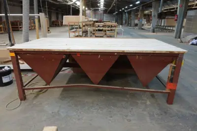 Metalen werktafel – kavel bij Openbare Verkopen, Ouwegem