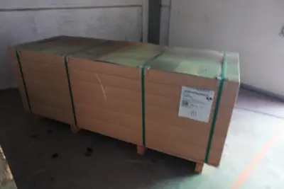 Pallet HDF Homadure – kavel bij Openbare Verkopen, Ouwegem