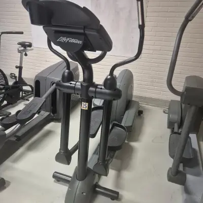 Crosstrainer Life fitness 9500HR – kavel bij Veilingwinnaar