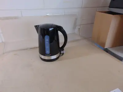 Korona 20232 1.7 liter 2200 Watt Zwart Waterkoker – kavel bij GSD Auctions, Zoeterwoude