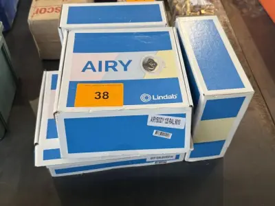 Lot Airy toebehoren – kavel bij Openbare Verkopen, Vichte