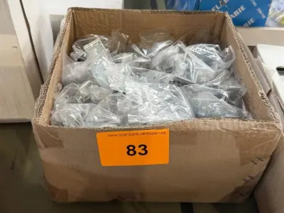 Doos diverse hoekbeslag – kavel bij Openbare Verkopen, Vichte