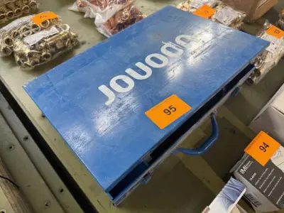 Uponor koffer met 4 persbekken – kavel bij Openbare Verkopen, Vichte