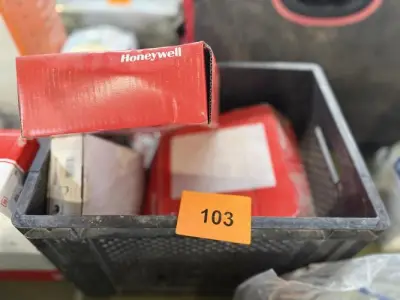bak diverse sanitair – kavel bij Openbare Verkopen, Vichte