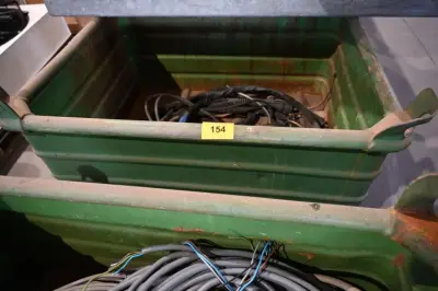 Metalen bak met hijsogen – kavel bij Openbare Verkopen, Vichte