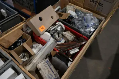 Inhoud pallet – kavel bij Openbare Verkopen, Vichte