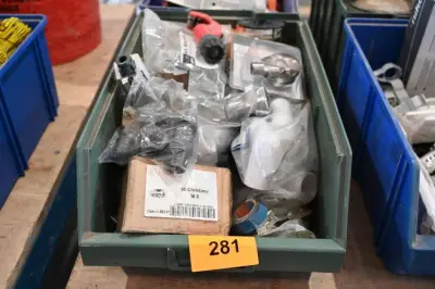 Bak diverse elektrisch materiaal – kavel bij Openbare Verkopen, Vichte