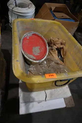 Inhoud pallet – kavel bij Openbare Verkopen, Vichte