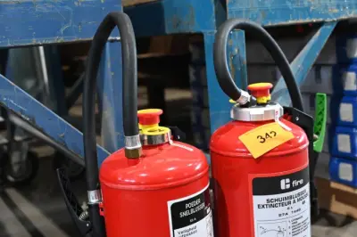 2x brandblusser – kavel bij Openbare Verkopen, Vichte