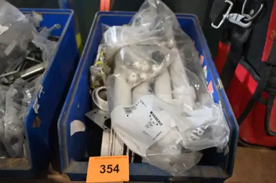 Bak diverse sanitair – kavel bij Openbare Verkopen, Vichte