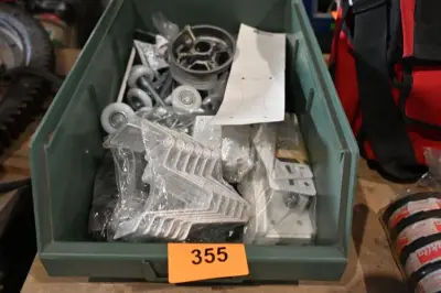 Bak diverse bevestigingsmateriaal – kavel bij Openbare Verkopen, Vichte