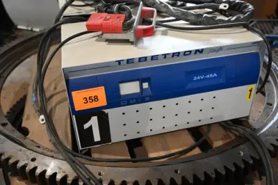 Batterijlader – kavel bij Openbare Verkopen, Vichte