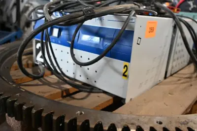 Batterijlader – kavel bij Openbare Verkopen, Vichte