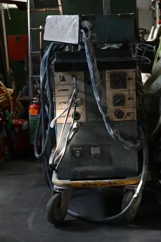 halfautomaat laspost – kavel bij Openbare Verkopen, Vichte