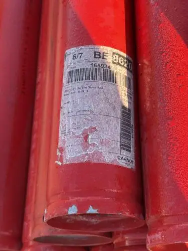 Rode metalen buizen – kavel bij Openbare Verkopen, Vichte