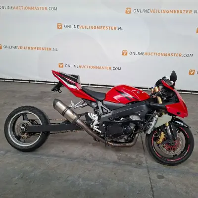 Motorfiets, Suzuki, GSX R 600 met verlengde achterbrug, 2005 – kavel bij Domeinen Roerende Zaken, Soesterberg