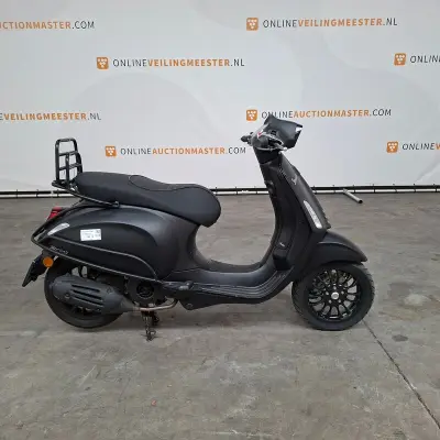 Motorscooter, Vespa, Sprint, 2019 – kavel bij Domeinen Roerende Zaken, Soesterberg