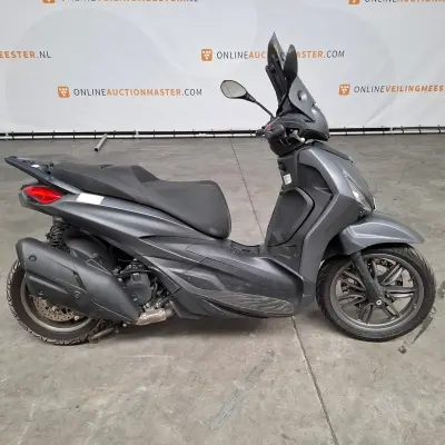 Motorscooter, Piaggio, Beverly 400 HPE, 2023 – kavel bij Domeinen Roerende Zaken, Soesterberg