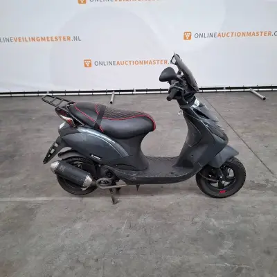 Bromfiets, Piaggio, Zip, 2019 – kavel bij Domeinen Roerende Zaken, Soesterberg