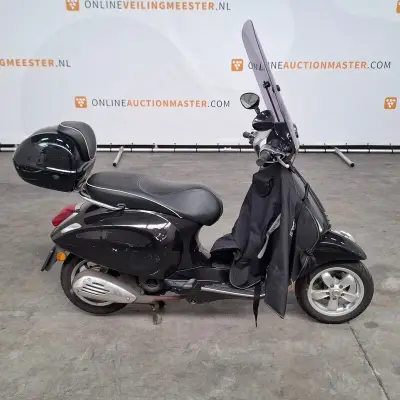 Bromfiets, Vespa, Primavera 4T, 2017 – kavel bij Domeinen Roerende Zaken, Soesterberg