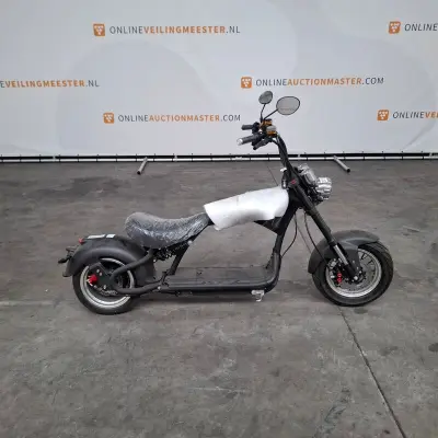 Scooter, Mangosteen, M1 – kavel bij Domeinen Roerende Zaken, Soesterberg