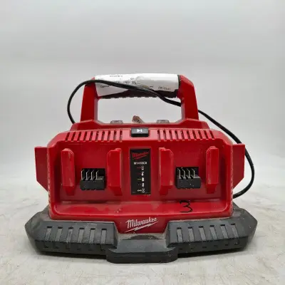 Multi acculader, Milwaukee, M1418C6 – kavel bij Domeinen Roerende Zaken, Groningen